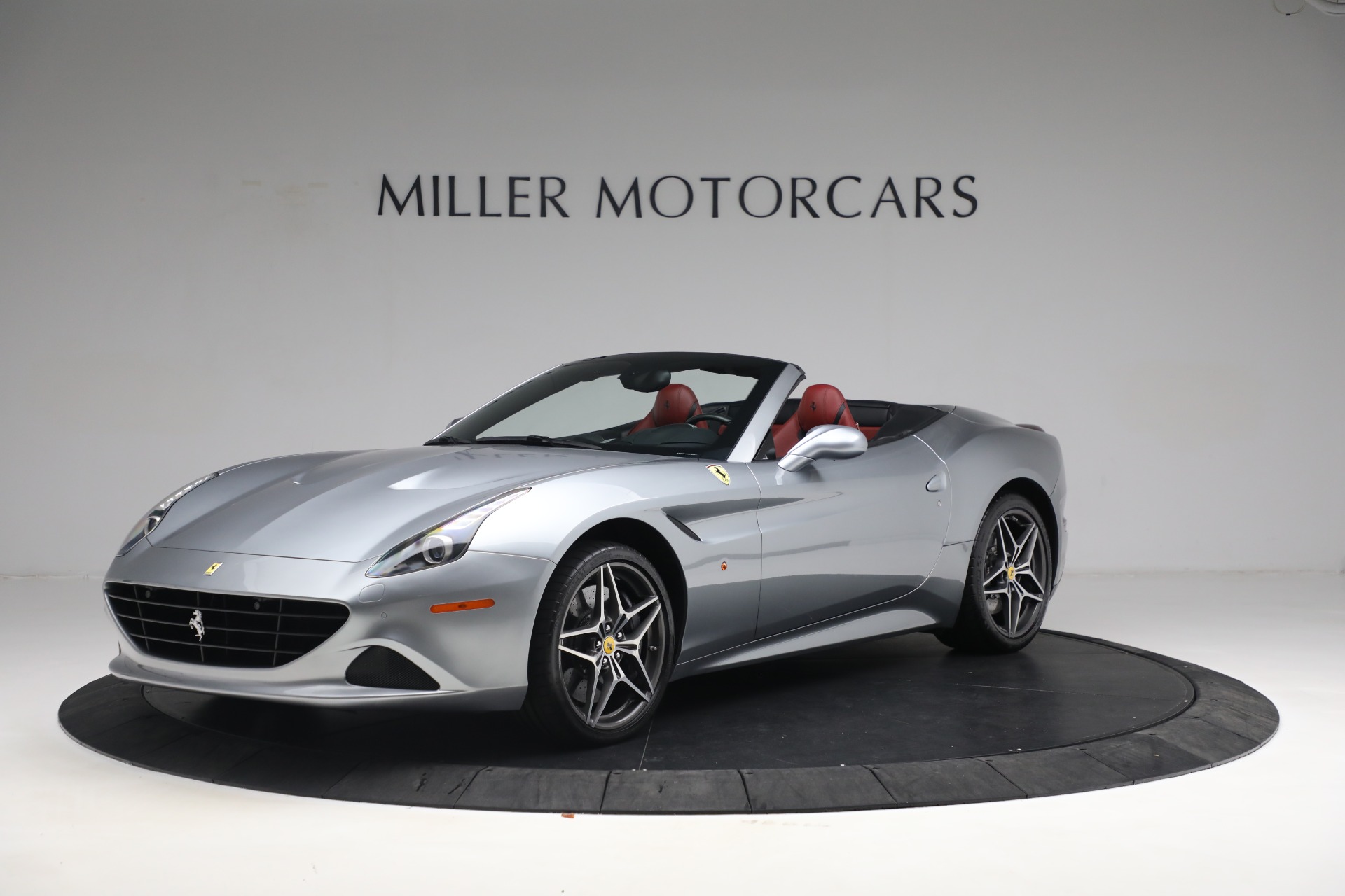 Used 2017 Ferrari California T for sale $144,900 at Aston Martin of Greenwich in Greenwich CT 06830 1