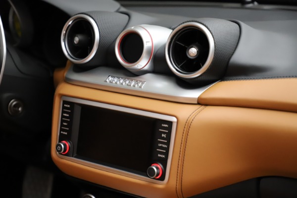 Used 2018 Ferrari California T for sale $169,900 at Aston Martin of Greenwich in Greenwich CT 06830 27