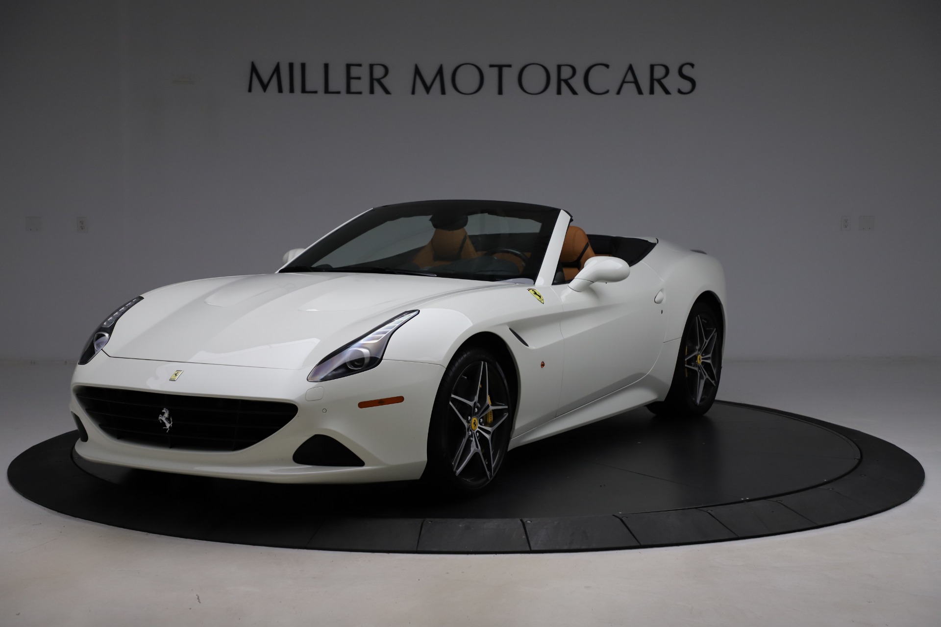 Used 2018 Ferrari California T for sale $169,900 at Aston Martin of Greenwich in Greenwich CT 06830 1