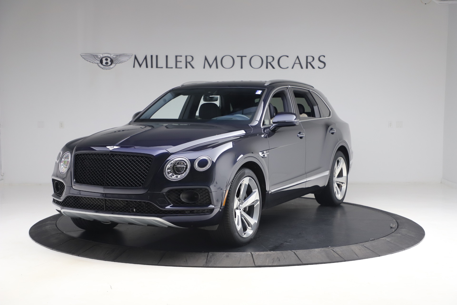 Used 2018 Bentley Bentayga W12 Signature for sale Sold at Aston Martin of Greenwich in Greenwich CT 06830 1