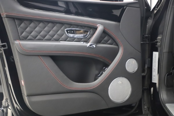 Used 2018 Bentley Bentayga Black Edition for sale $169,900 at Aston Martin of Greenwich in Greenwich CT 06830 16