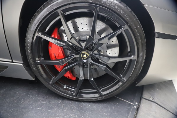 Used 2015 Lamborghini Aventador Roadster LP 700-4 for sale $349,900 at Aston Martin of Greenwich in Greenwich CT 06830 28