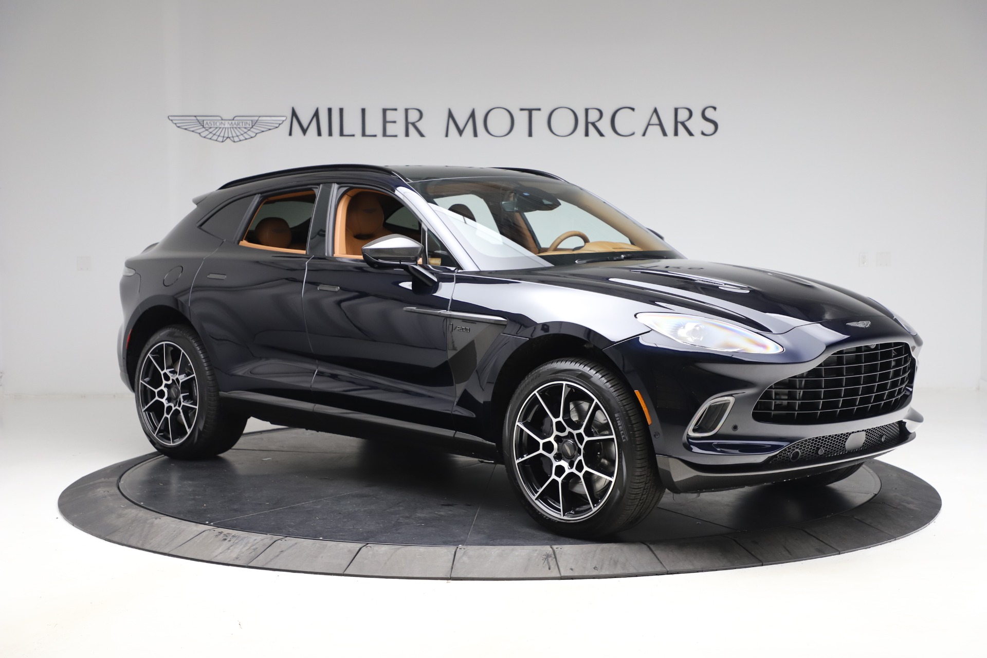 Aston Martin DBX セーフティカー 2021 2021 Aston Martin DBX First Drive Review