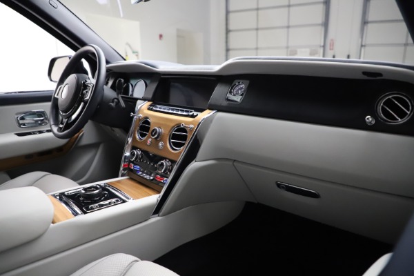 Used 2019 Rolls-Royce Cullinan for sale Sold at Aston Martin of Greenwich in Greenwich CT 06830 14