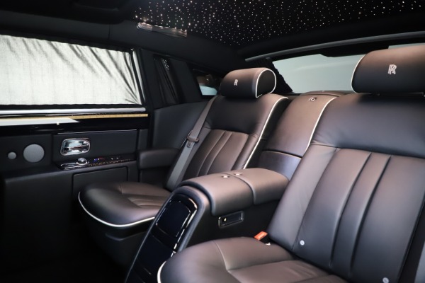 Used 2015 Rolls-Royce Phantom EWB for sale Sold at Aston Martin of Greenwich in Greenwich CT 06830 14