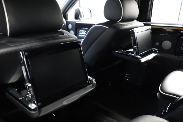 Used 2015 Rolls-Royce Phantom EWB for sale Sold at Aston Martin of Greenwich in Greenwich CT 06830 16