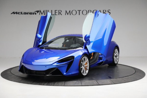 New 2023 McLaren Artura for sale $277,250 at Aston Martin of Greenwich in Greenwich CT 06830 13