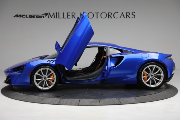New 2023 McLaren Artura for sale $277,250 at Aston Martin of Greenwich in Greenwich CT 06830 14