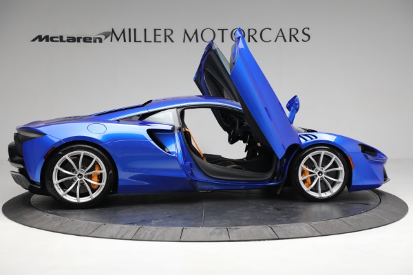 New 2023 McLaren Artura for sale $277,250 at Aston Martin of Greenwich in Greenwich CT 06830 18
