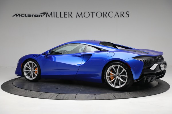 New 2023 McLaren Artura for sale $277,250 at Aston Martin of Greenwich in Greenwich CT 06830 3