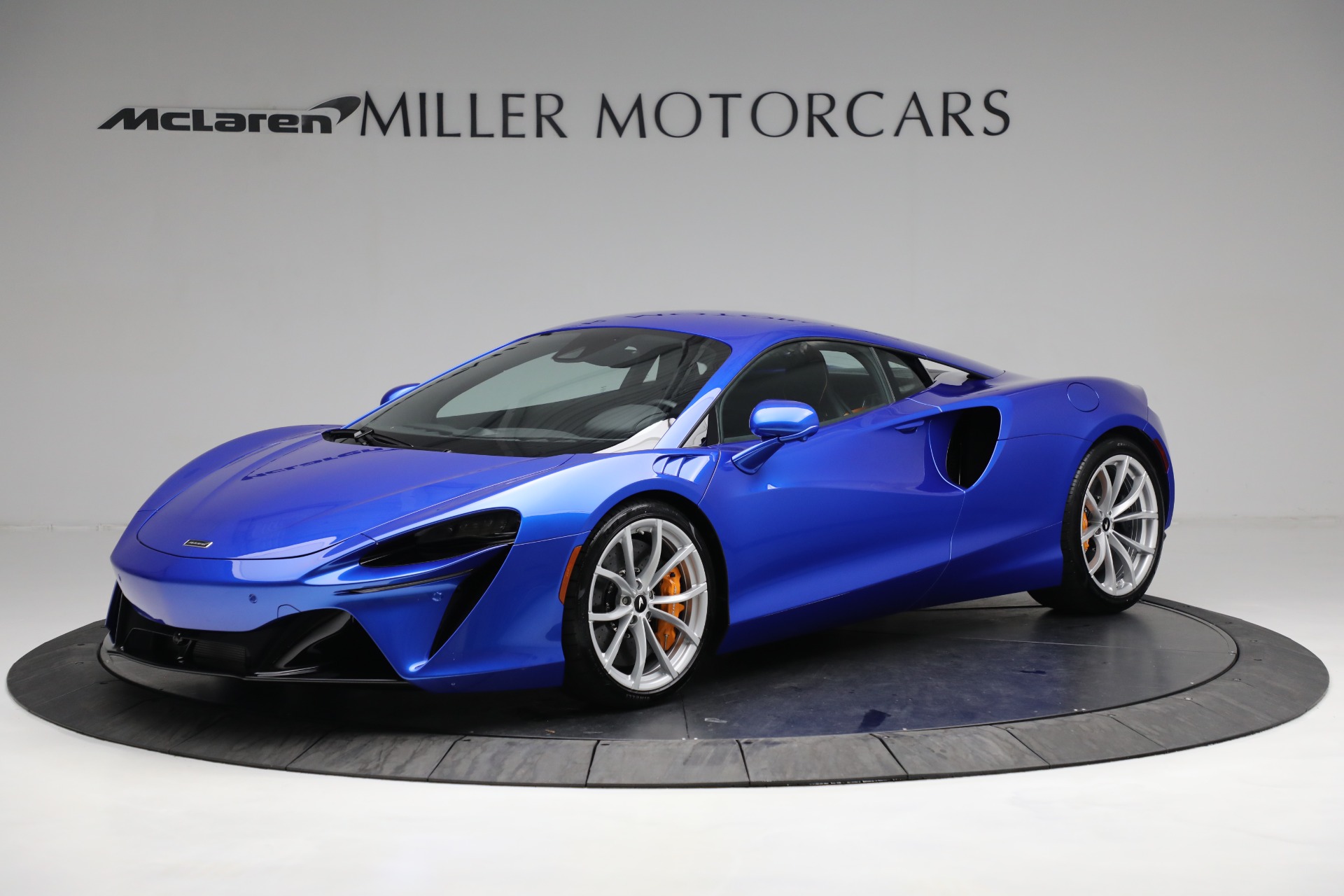 New 2023 McLaren Artura for sale $277,250 at Aston Martin of Greenwich in Greenwich CT 06830 1
