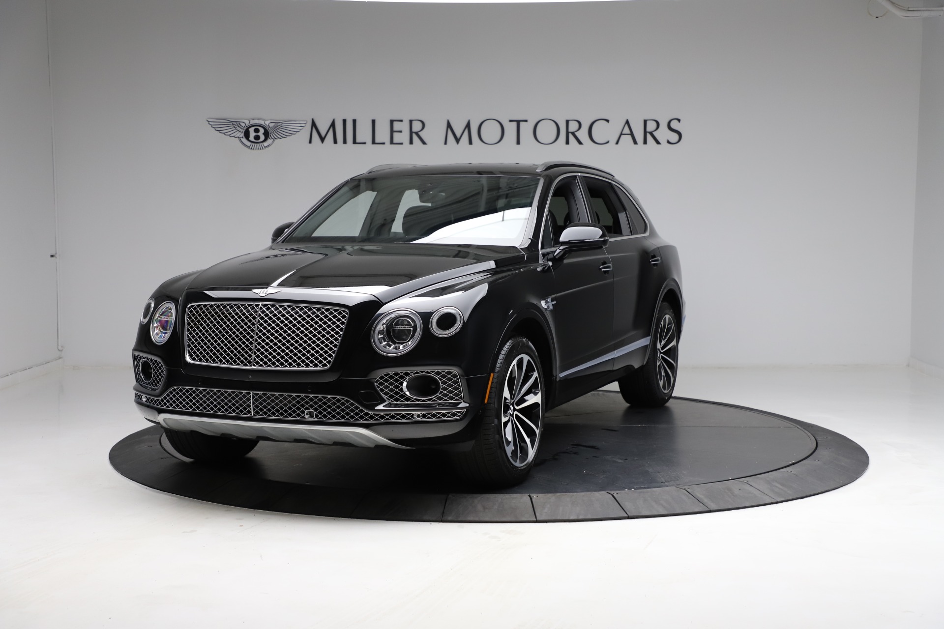 Used 2018 Bentley Bentayga W12 Signature for sale Sold at Aston Martin of Greenwich in Greenwich CT 06830 1