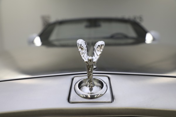 Used 2017 Rolls-Royce Phantom Drophead Coupe for sale Sold at Aston Martin of Greenwich in Greenwich CT 06830 25