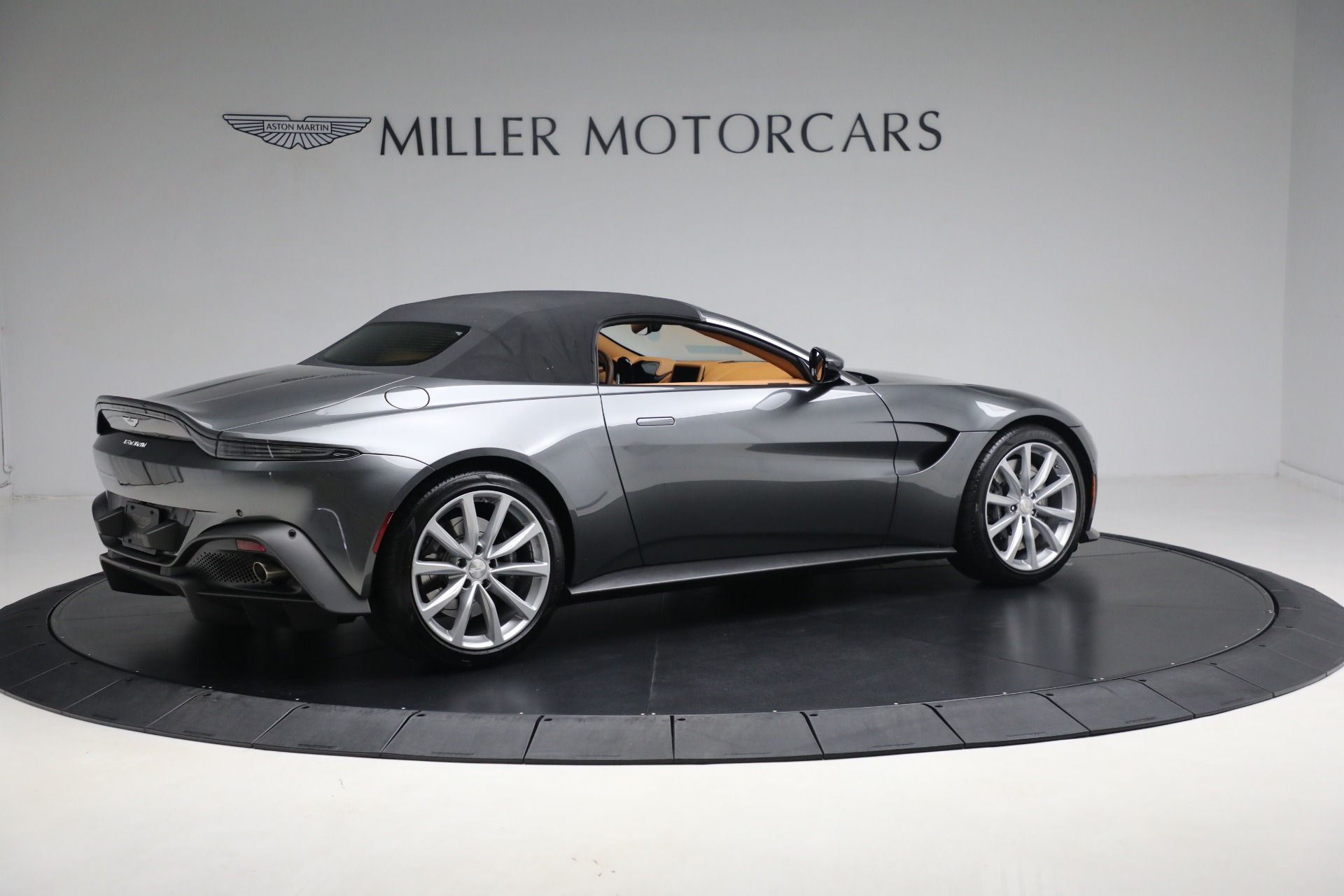 ASTON MARTIN カタログ 2021 Aston Martin Vantage | Throttlestop | Automotive and