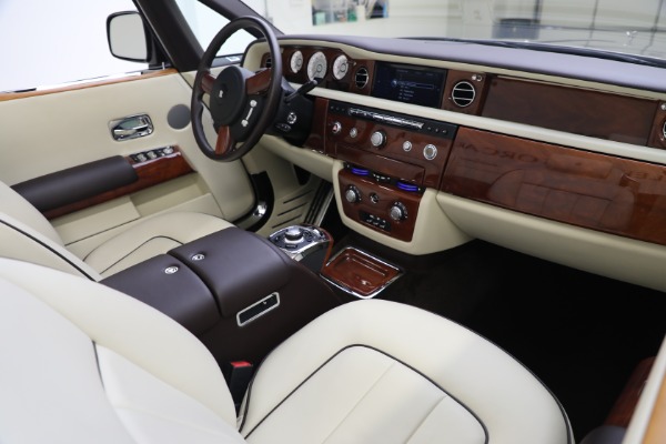 Used 2015 Rolls-Royce Phantom Drophead Coupe for sale Sold at Aston Martin of Greenwich in Greenwich CT 06830 28