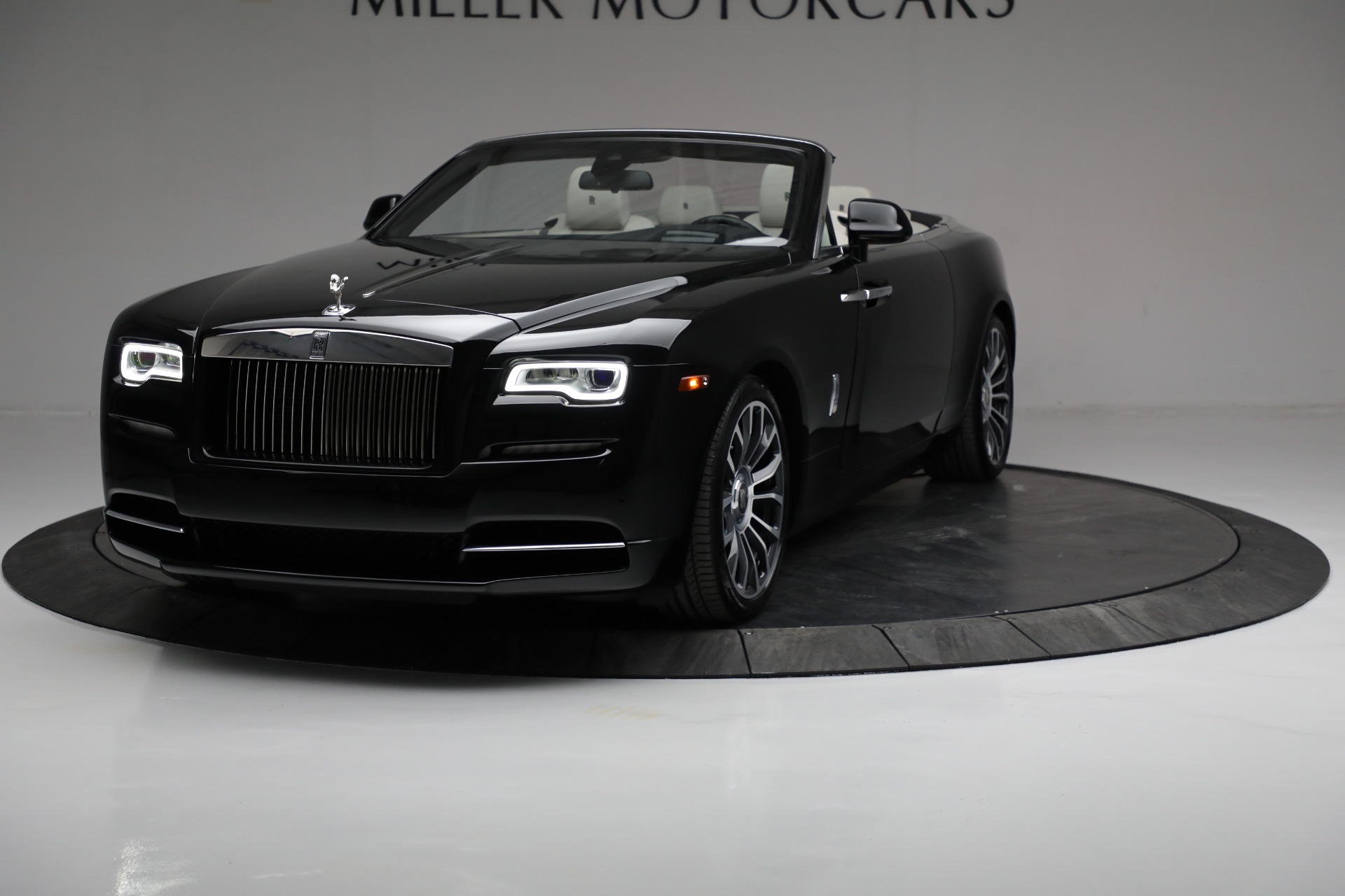 Used 2018 Rolls-Royce Dawn for sale $319,900 at Aston Martin of Greenwich in Greenwich CT 06830 1