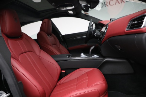 New 2022 Maserati Ghibli Modena Q4 for sale $103,255 at Aston Martin of Greenwich in Greenwich CT 06830 25