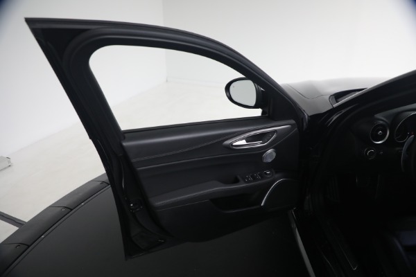 Used 2022 Alfa Romeo Giulia Veloce for sale $27,900 at Miller Motorcars Aston Martin in Greenwich CT 06830 22
