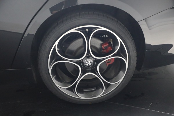 Used 2022 Alfa Romeo Giulia Veloce for sale $27,900 at Miller Motorcars Aston Martin in Greenwich CT 06830 23