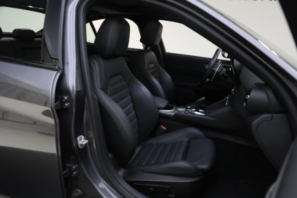 Used 2022 Alfa Romeo Giulia Veloce for sale Sold at Aston Martin of Greenwich in Greenwich CT 06830 22