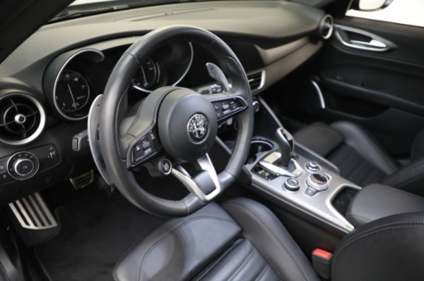 Used 2022 Alfa Romeo Giulia Veloce for sale Sold at Aston Martin of Greenwich in Greenwich CT 06830 27