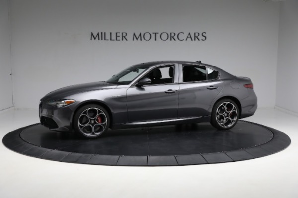 Used 2022 Alfa Romeo Giulia Veloce for sale $36,900 at Aston Martin of Greenwich in Greenwich CT 06830 4