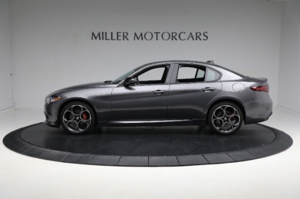 Used 2022 Alfa Romeo Giulia Veloce for sale $36,900 at Aston Martin of Greenwich in Greenwich CT 06830 5