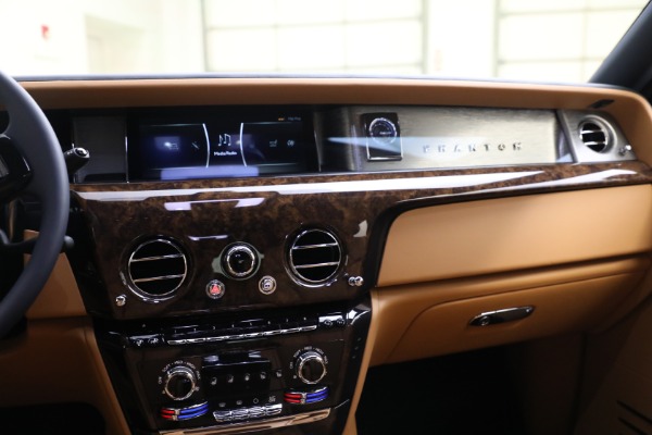 Used 2022 Rolls-Royce Phantom for sale Sold at Aston Martin of Greenwich in Greenwich CT 06830 25