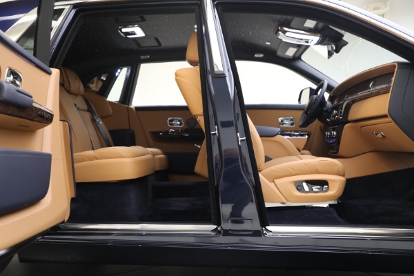 Used 2022 Rolls-Royce Phantom for sale $599,900 at Aston Martin of Greenwich in Greenwich CT 06830 28