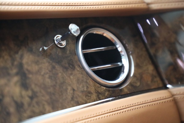Used 2021 Bentley Flying Spur V8 for sale $239,900 at Aston Martin of Greenwich in Greenwich CT 06830 24