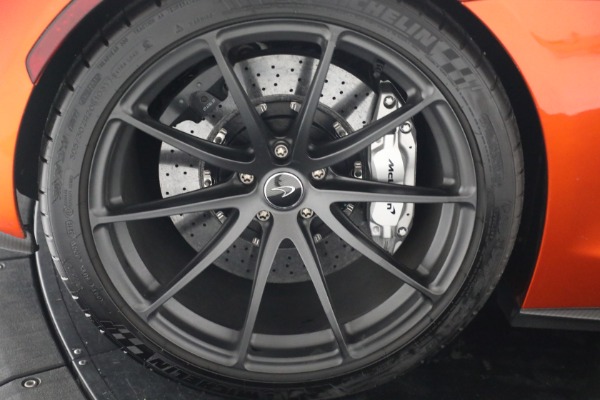 Used 2016 McLaren 675LT Spider for sale $275,900 at Aston Martin of Greenwich in Greenwich CT 06830 25