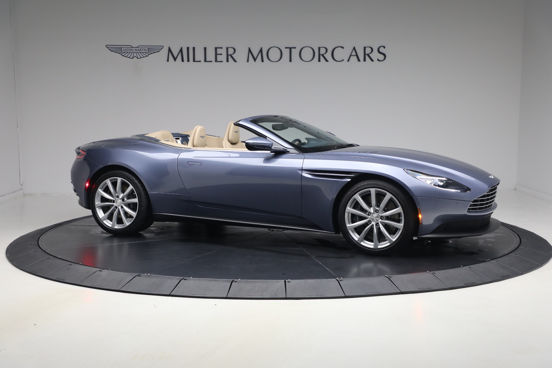 2022 Aston Martin DB11 Base - Photo 10