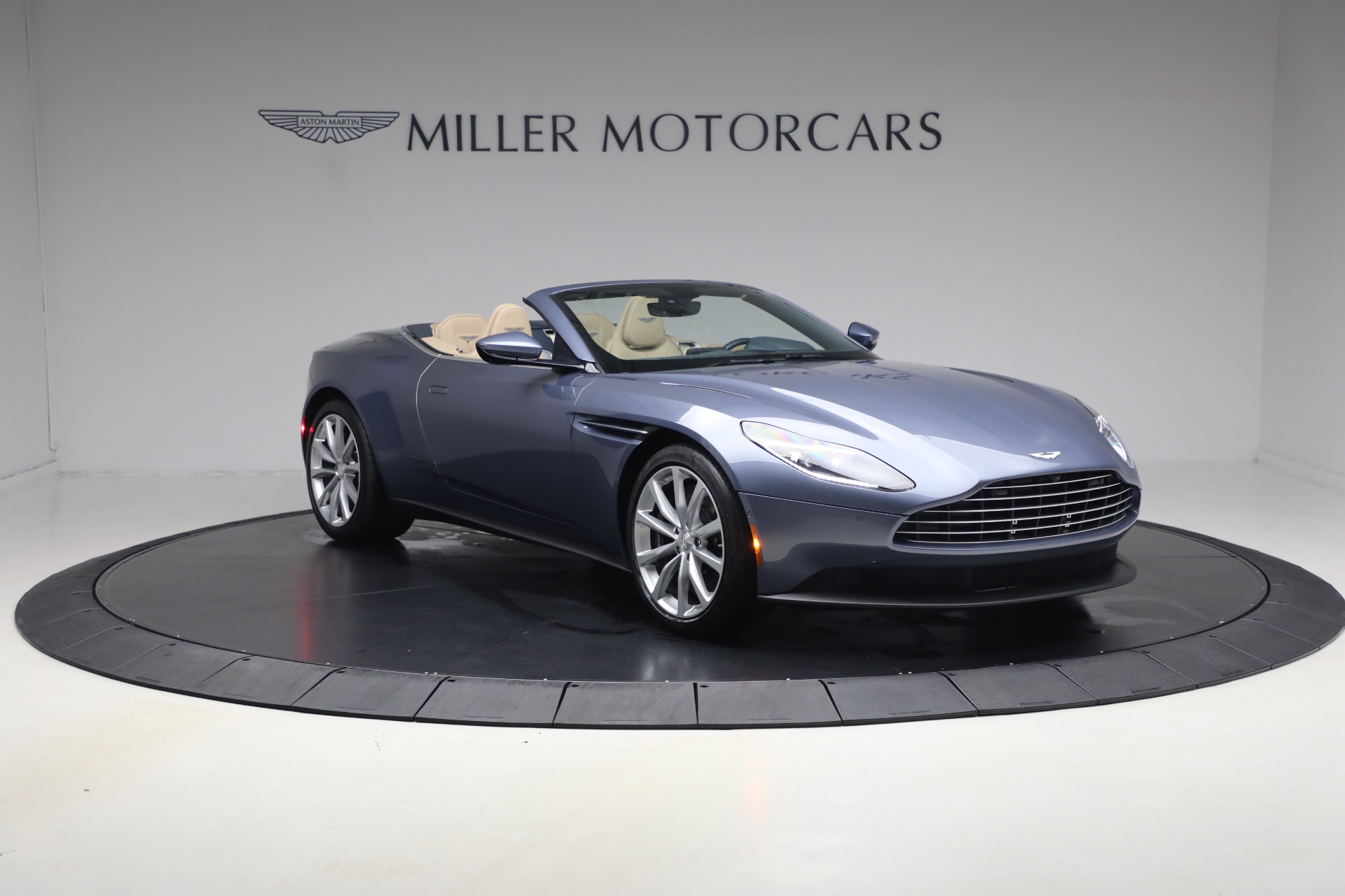 2022 Aston Martin DB11 Base - Photo 11