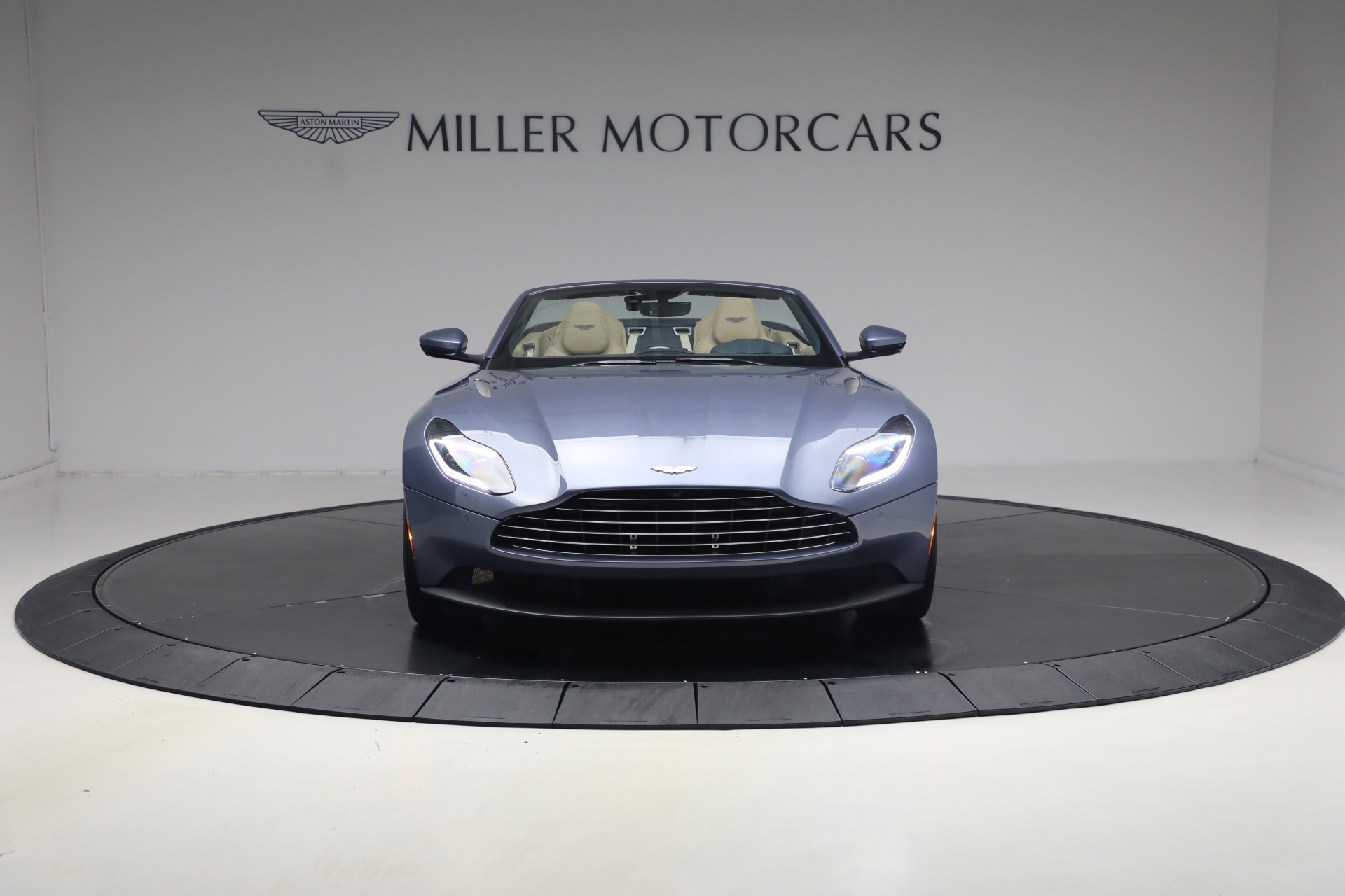 2022 Aston Martin DB11 Base - Photo 12