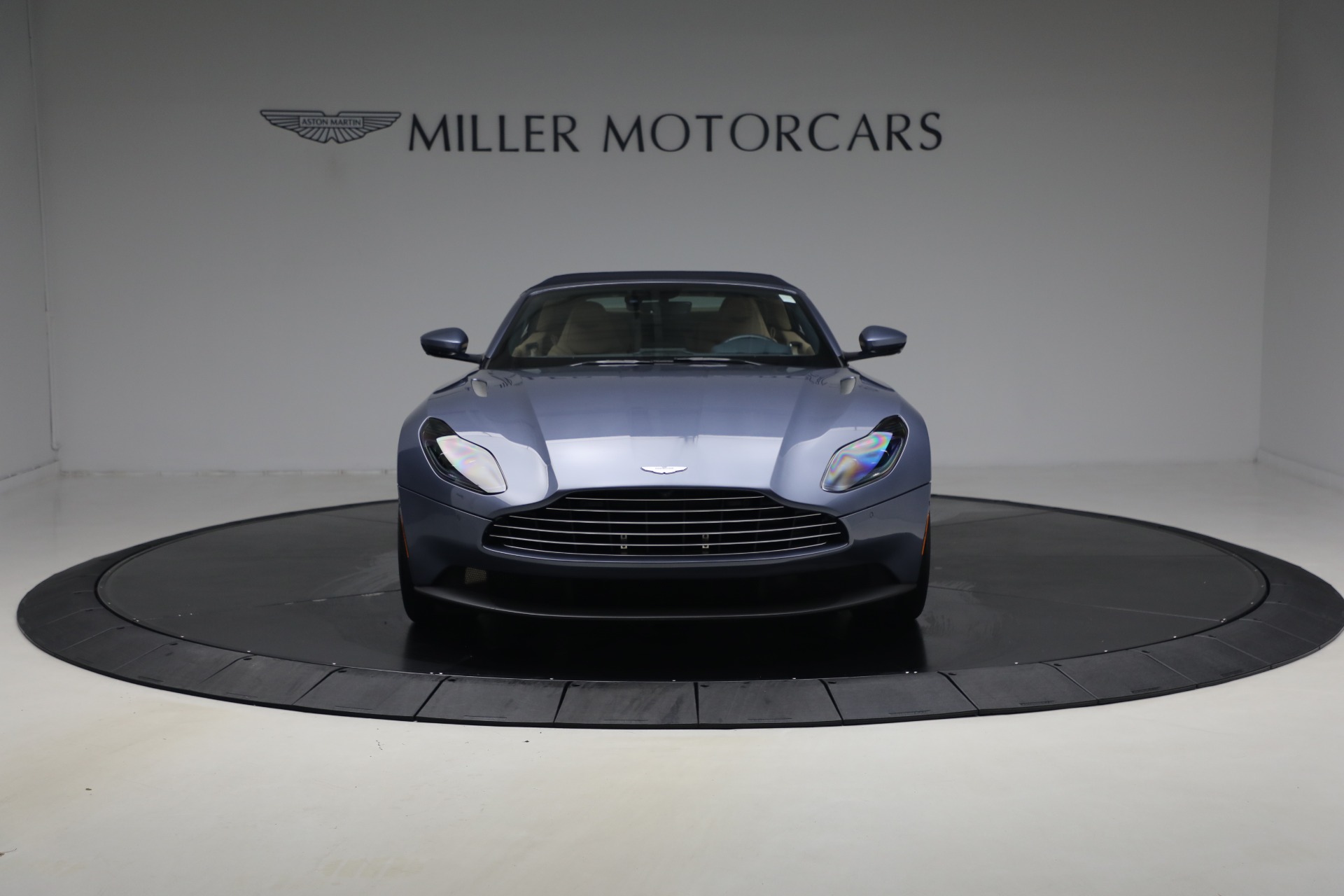 2022 Aston Martin DB11 Base - Photo 14