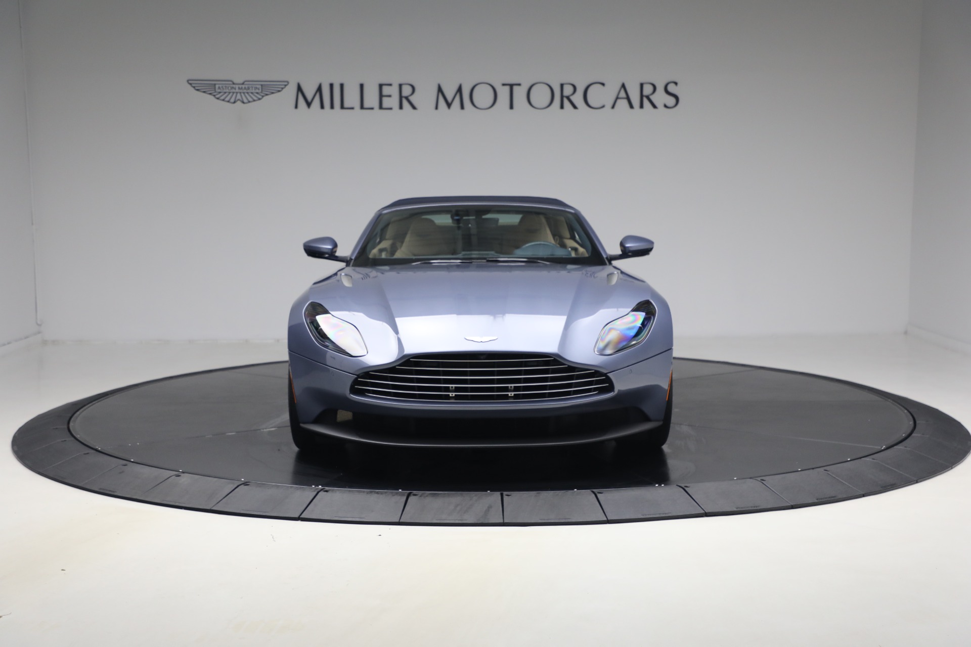 2022 Aston Martin DB11 Base - Photo 15