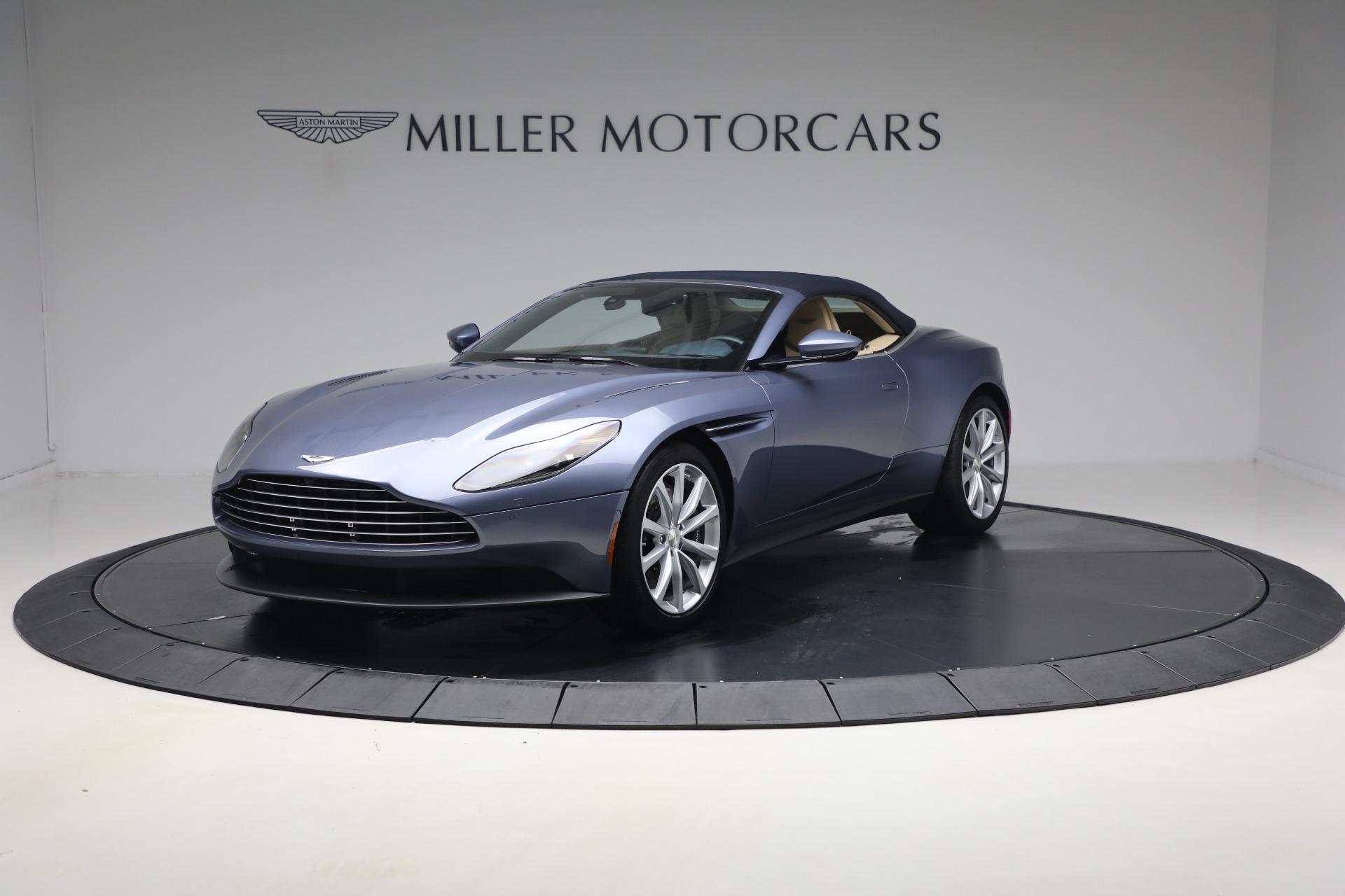 2022 Aston Martin DB11 Base - Photo 16