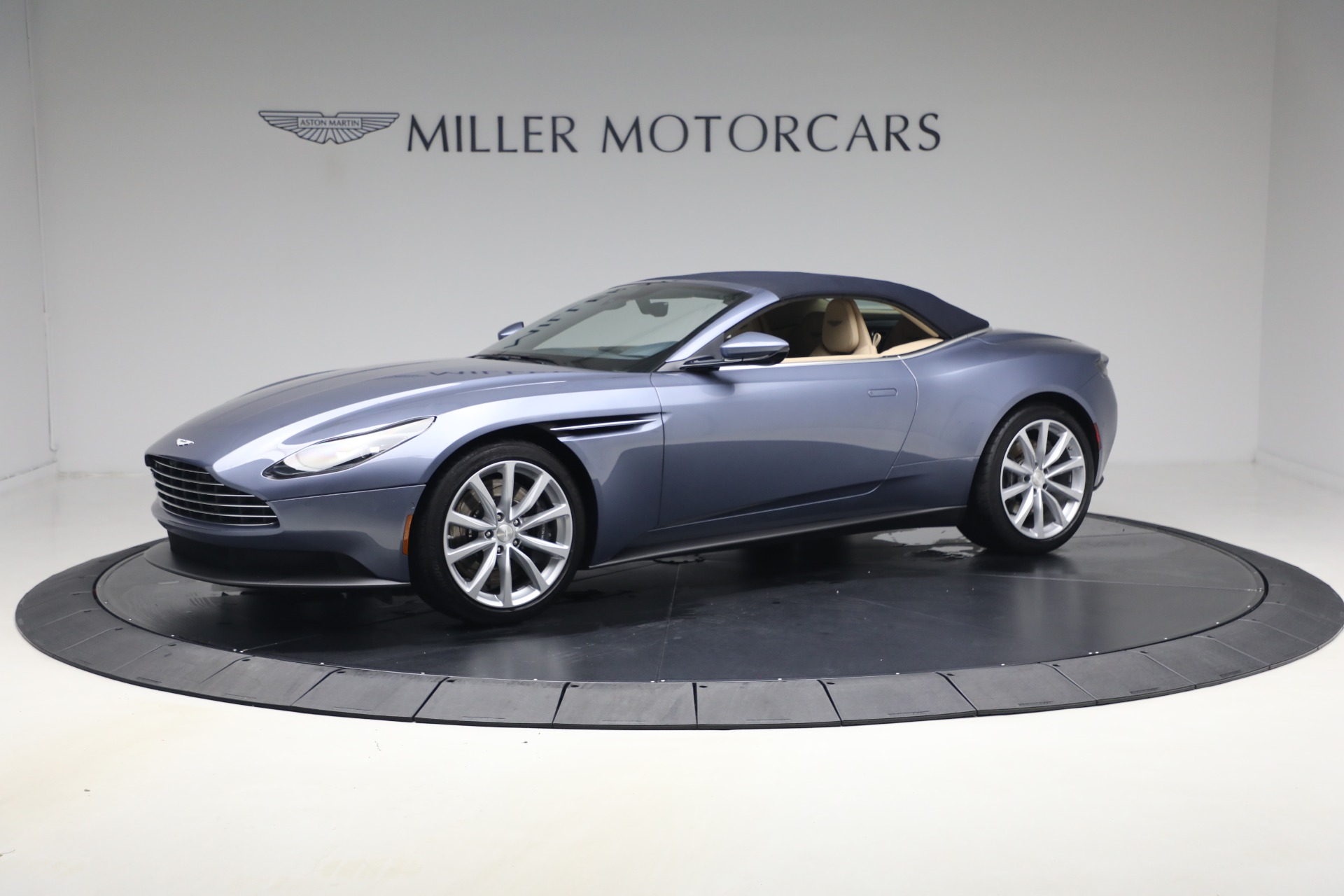 2022 Aston Martin DB11 Base - Photo 17