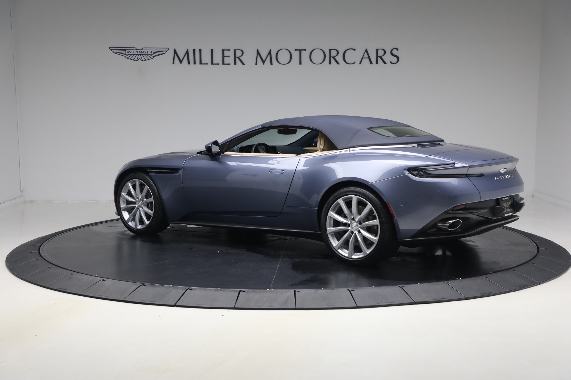 2022 Aston Martin DB11 Base - Photo 19
