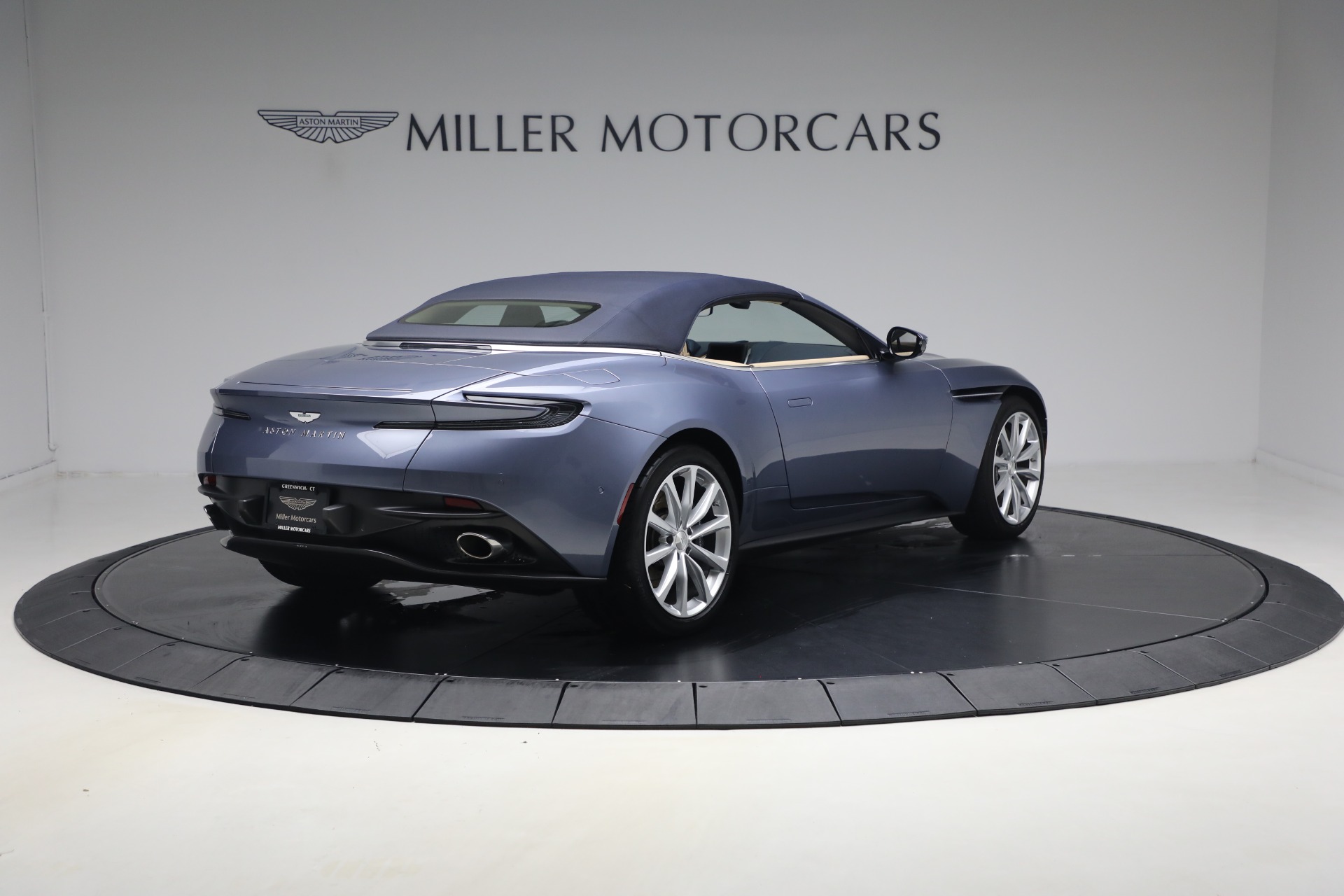 2022 Aston Martin DB11 Base - Photo 22