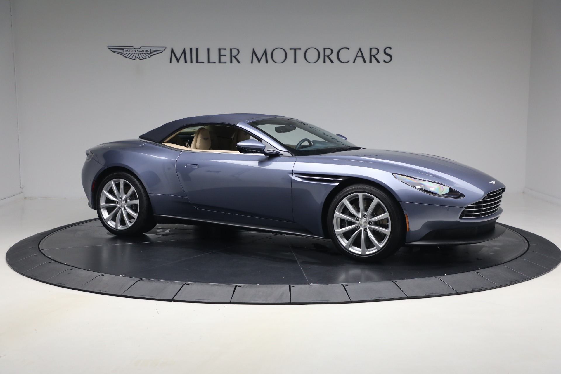 2022 Aston Martin DB11 Base - Photo 25
