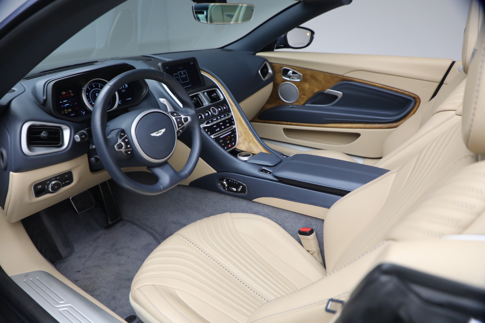 2022 Aston Martin DB11 Base - Photo 27
