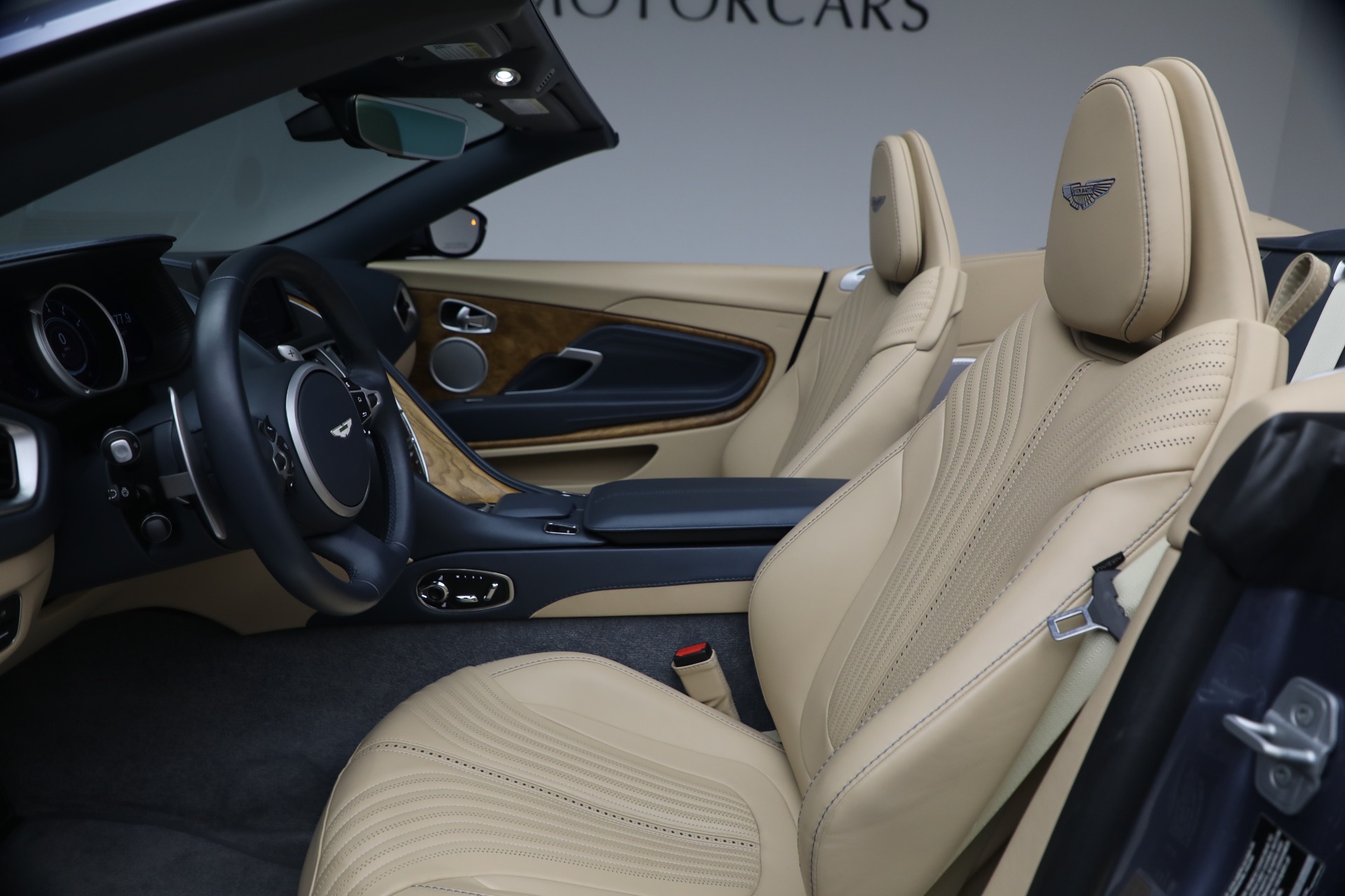 2022 Aston Martin DB11 Base - Photo 28