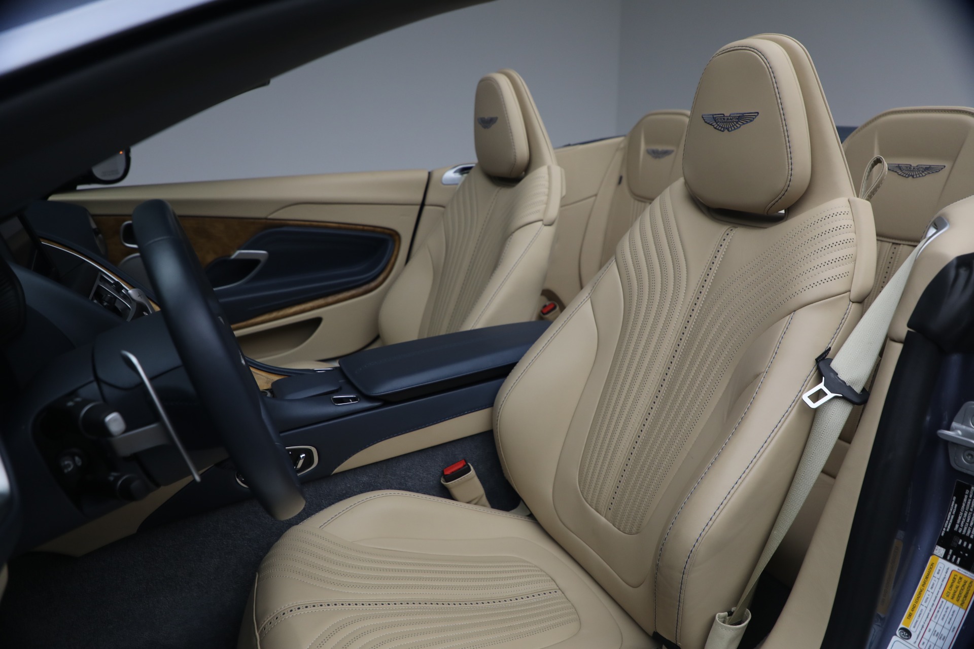 2022 Aston Martin DB11 Base - Photo 29