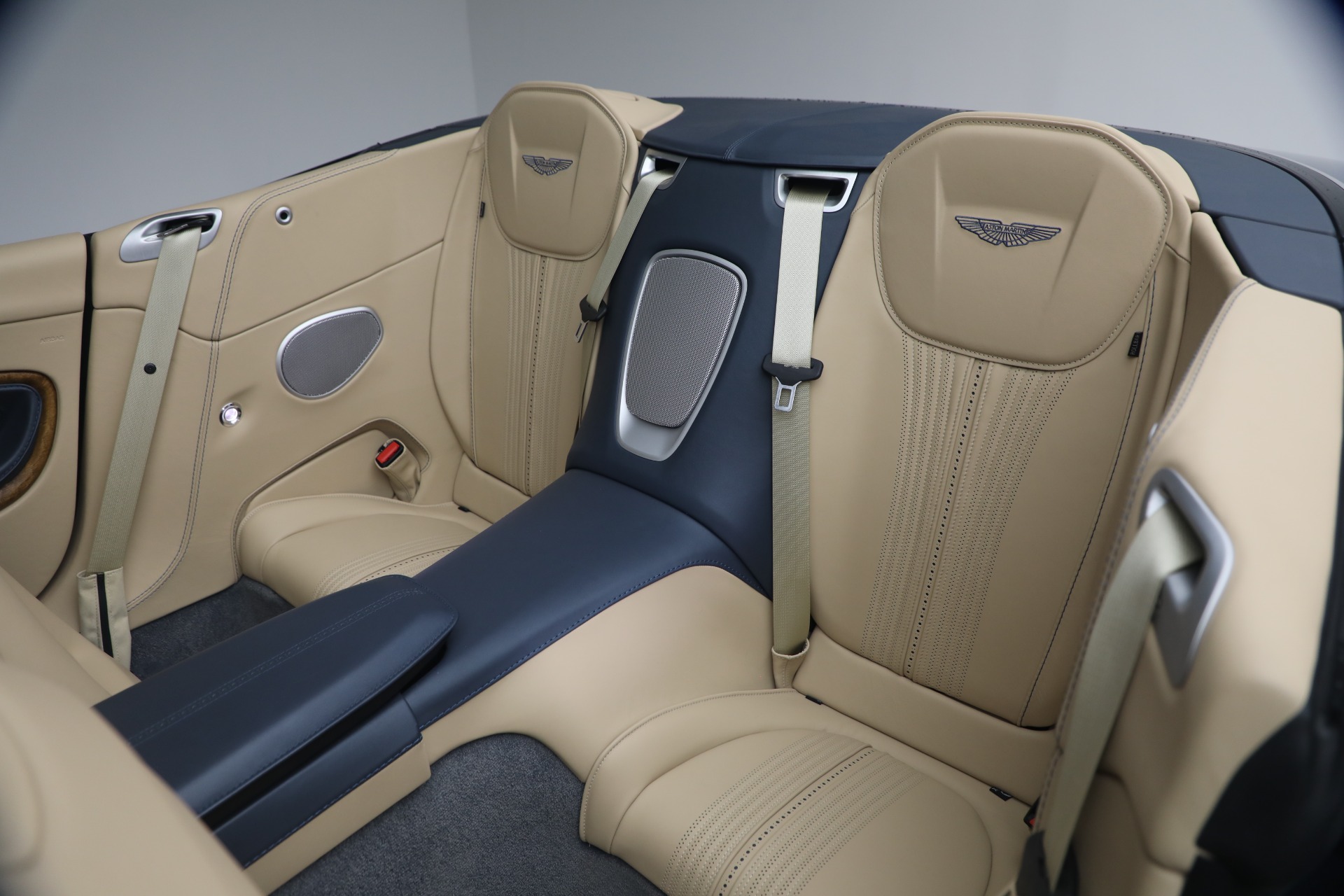 2022 Aston Martin DB11 Base - Photo 32