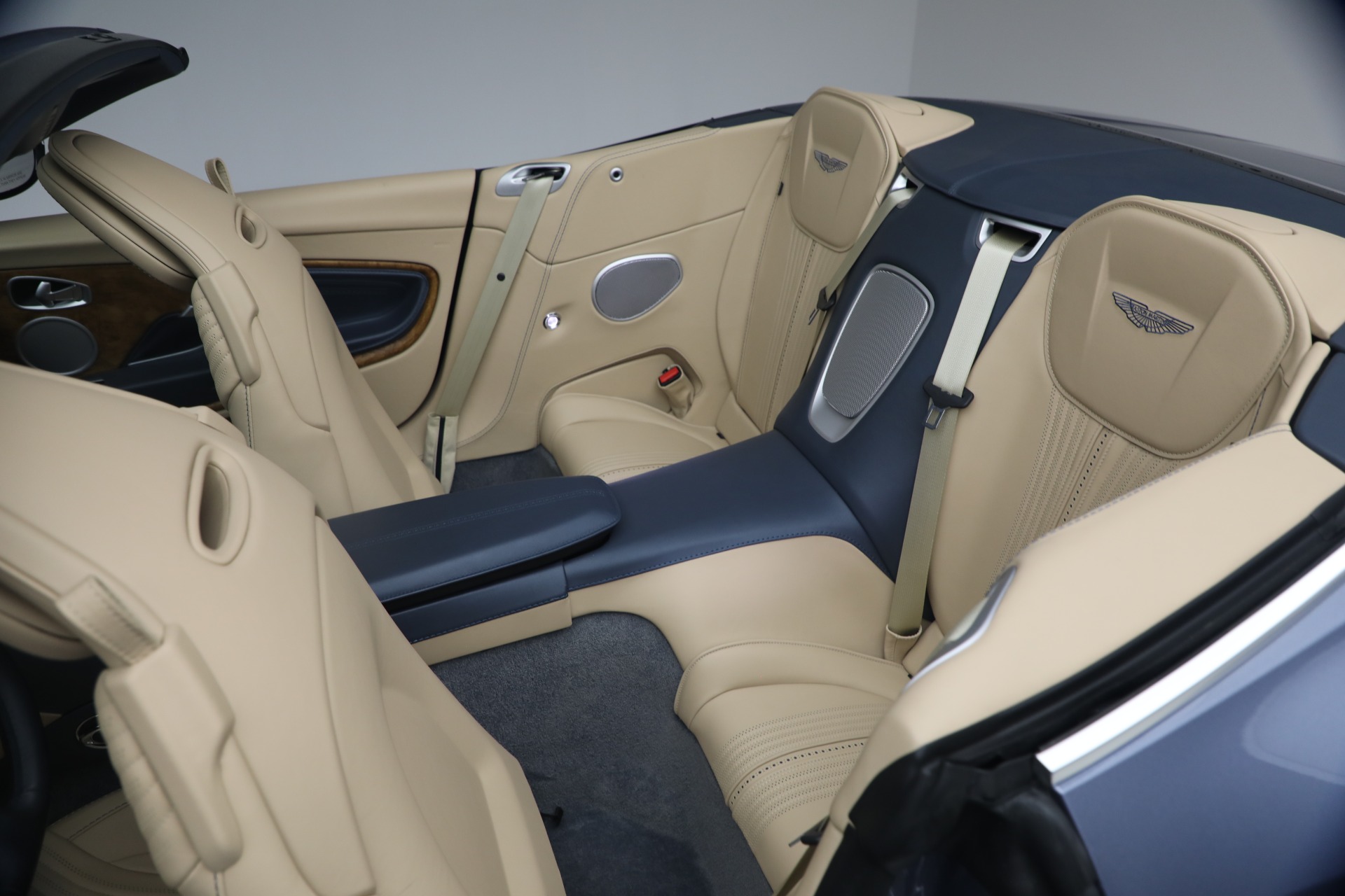 2022 Aston Martin DB11 Base - Photo 33