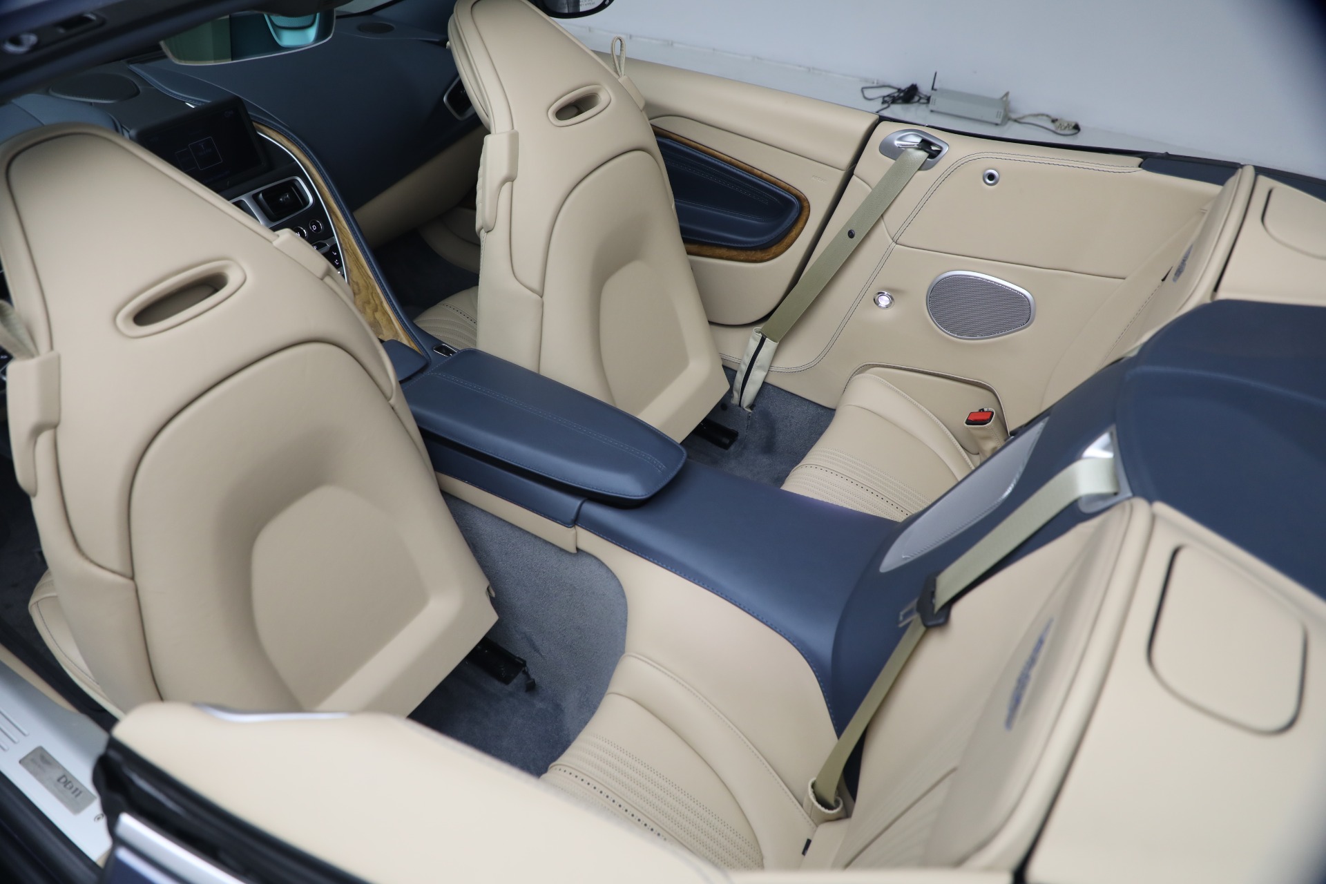2022 Aston Martin DB11 Base - Photo 34
