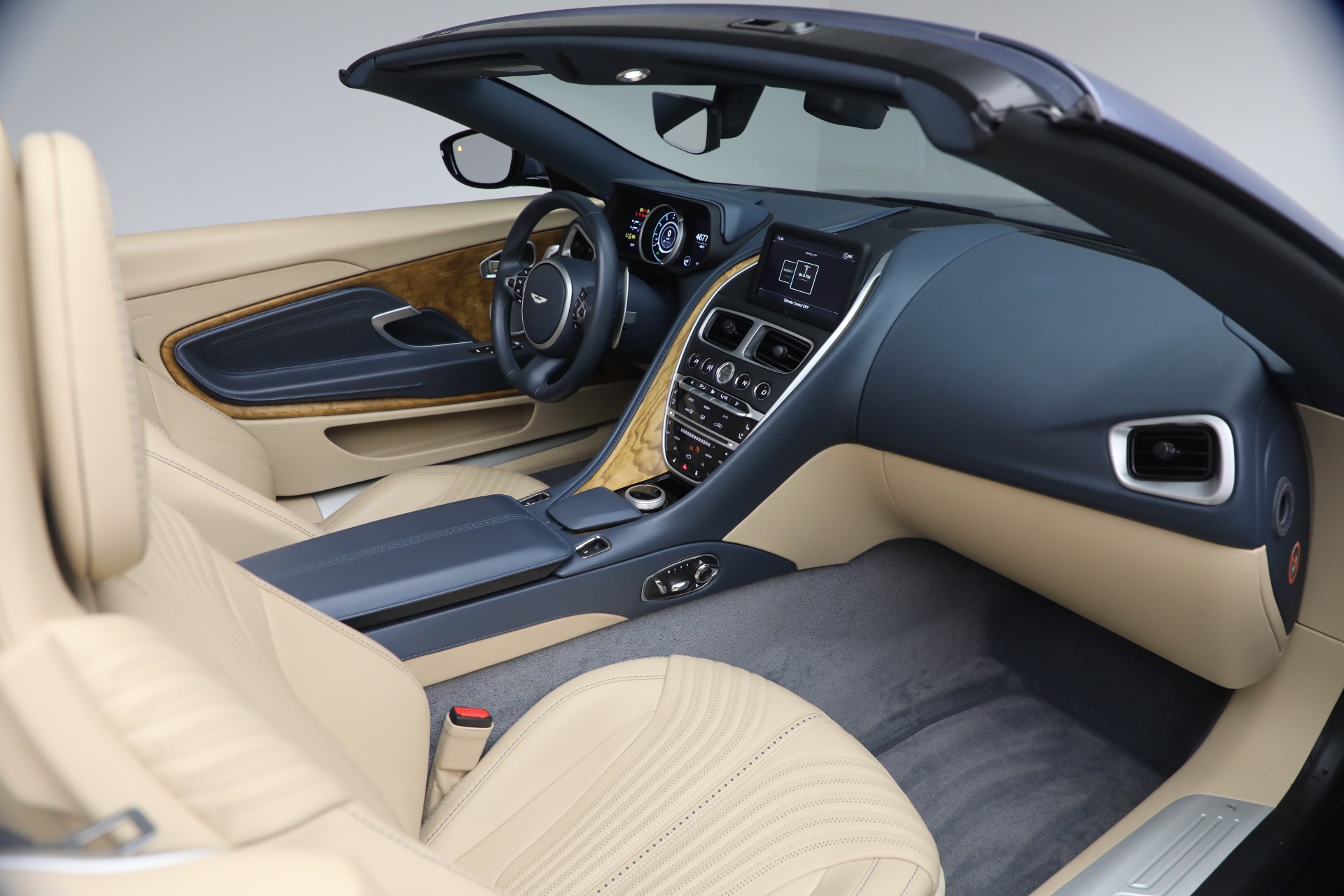 2022 Aston Martin DB11 Base - Photo 36