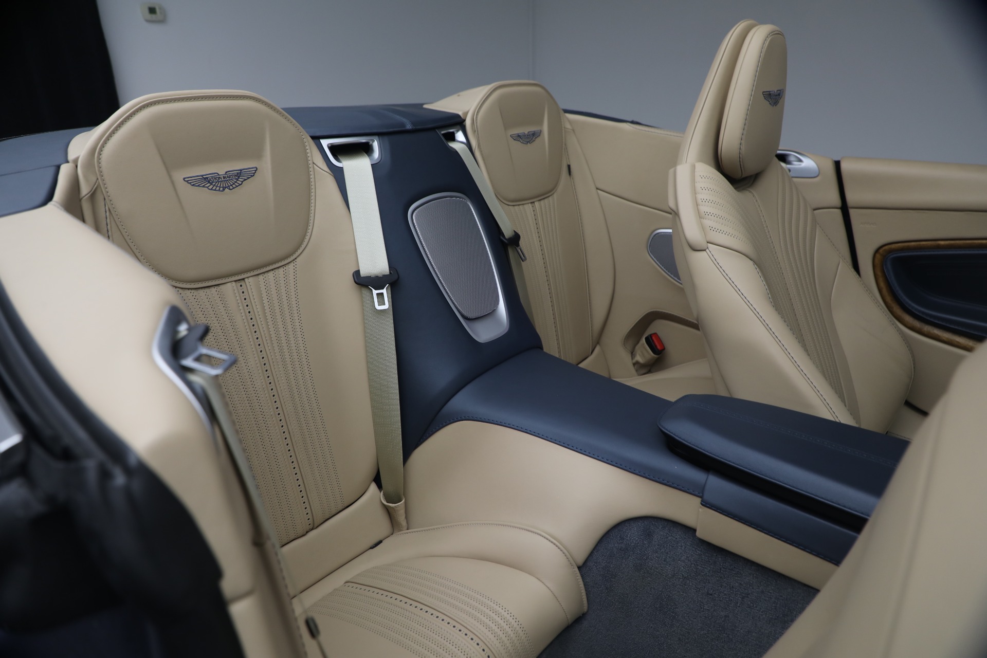 2022 Aston Martin DB11 Base - Photo 40