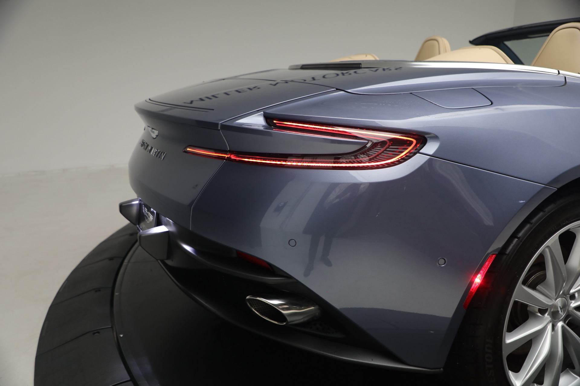 2022 Aston Martin DB11 Base - Photo 48